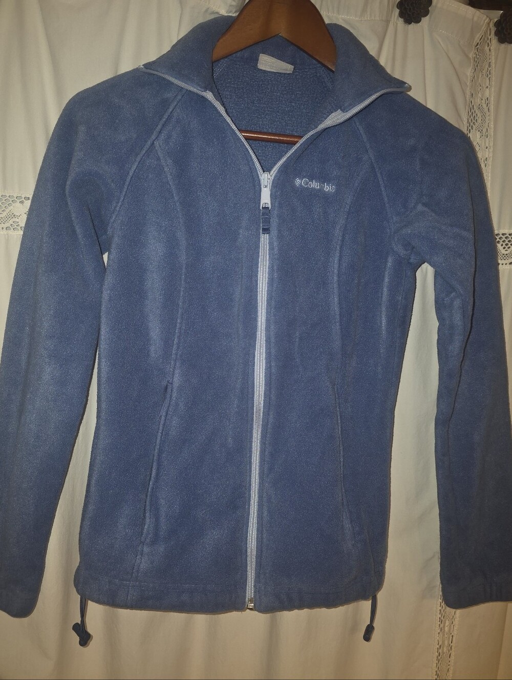 COLUMBIA Women's fleece jacket small full zip. Non smoking home. Pretty blue.